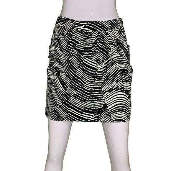 Banana Republic Dresses & Skirts - Banana Republic Factory Skirt Abstract B/W Stripes Print Pleated Pockets Size 0